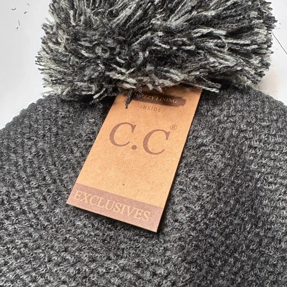 CC Exclusives Black Grey Ombre‎ Knit Beanie Pom Pom Fuzzy Lined Winter Hat